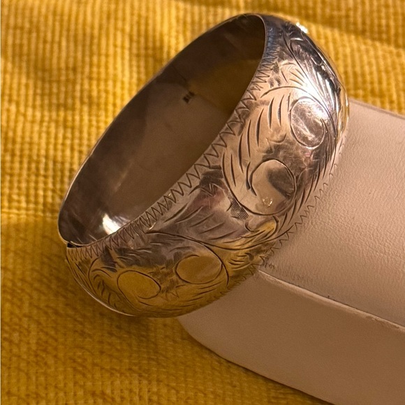 Antique Victorian/Art Deco Etched Sterling Bangle w/ Clasp - Picture 2 of 15